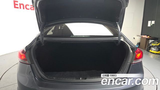 Hyundai AVANTE 2017 — photo 26