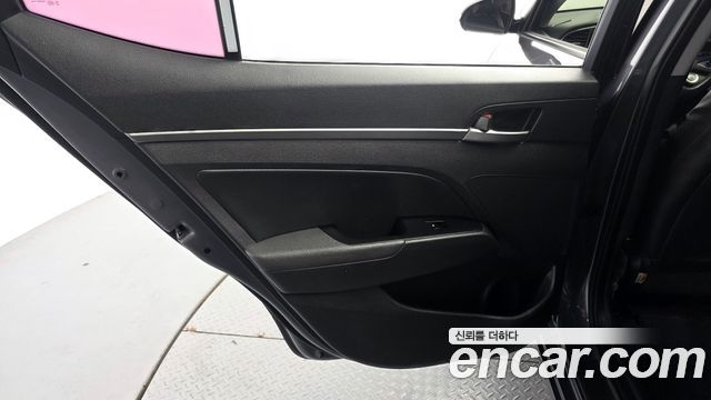 Hyundai AVANTE 2017 — photo 15