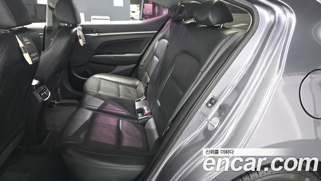 Hyundai AVANTE 2017 — photo 16