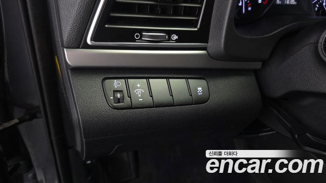 Hyundai AVANTE 2017 — photo 27
