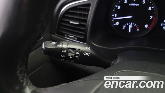 Hyundai AVANTE 2017 — photo 30