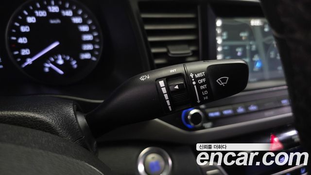 Hyundai AVANTE 2017 — photo 31