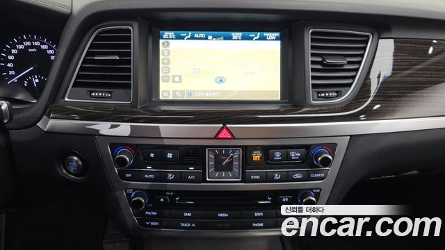 Genesis G80 2017 — photo 20