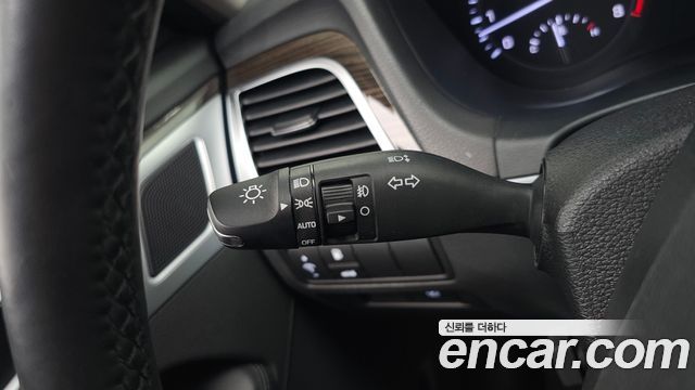Genesis G80 2017 — photo 25