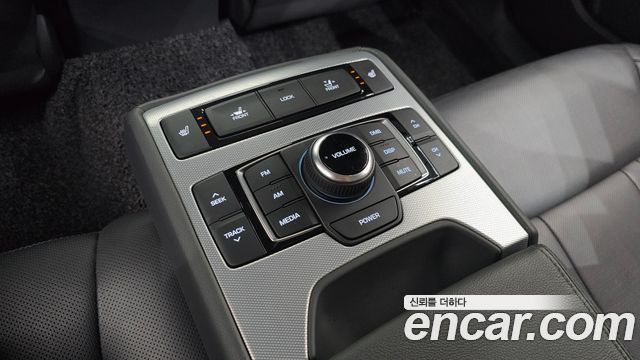 Genesis G80 2017 — photo 29