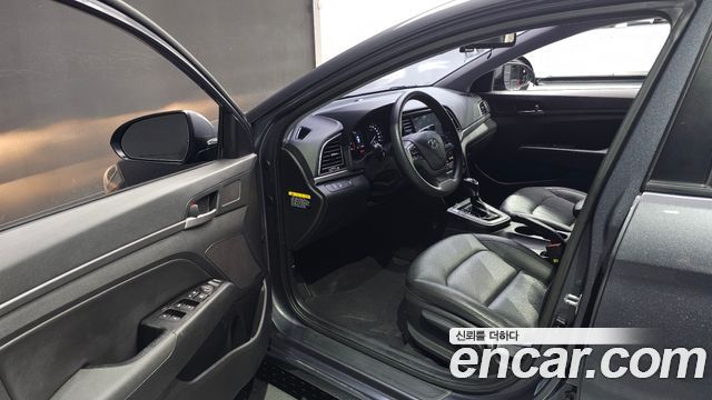 Hyundai AVANTE 2018 — photo 10