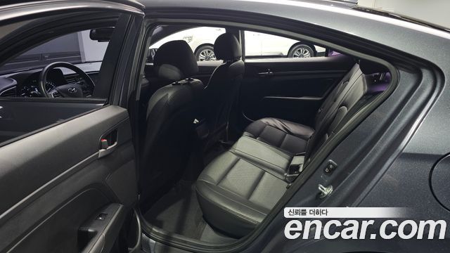 Hyundai AVANTE 2018 — photo 11