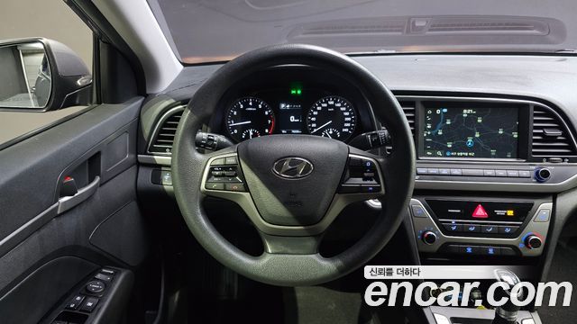 Hyundai AVANTE 2018 — photo 12