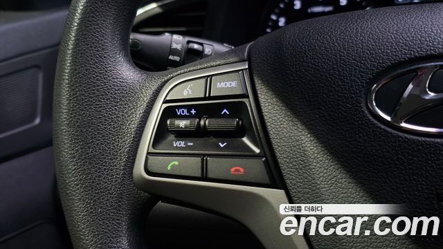 Hyundai AVANTE 2018 — photo 16