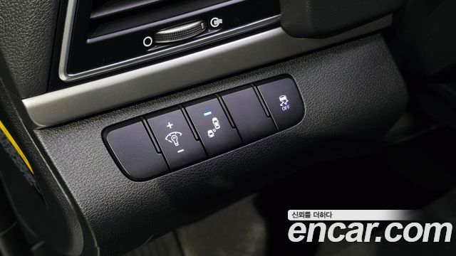 Hyundai AVANTE 2018 — photo 18