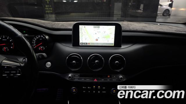 Kia Stinger 2018 — photo 20