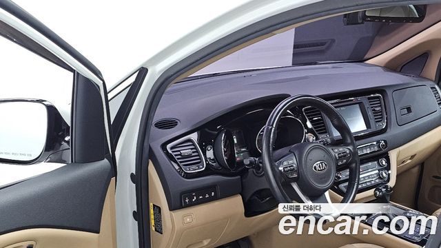Kia Canival 2016 — photo 13