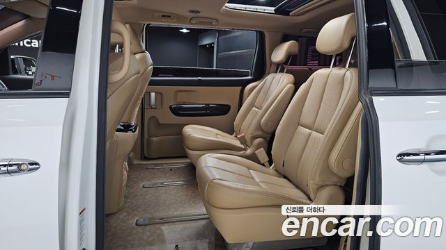 Kia Canival 2016 — photo 17