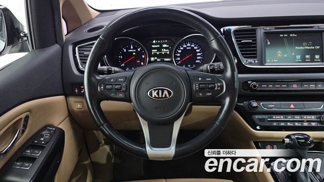 Kia Canival 2016 — photo 19