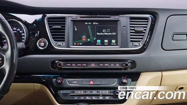 Kia Canival 2016 — photo 21