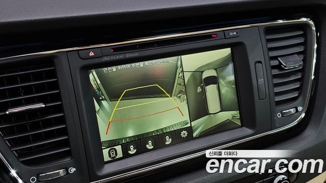Kia Canival 2016 — photo 22