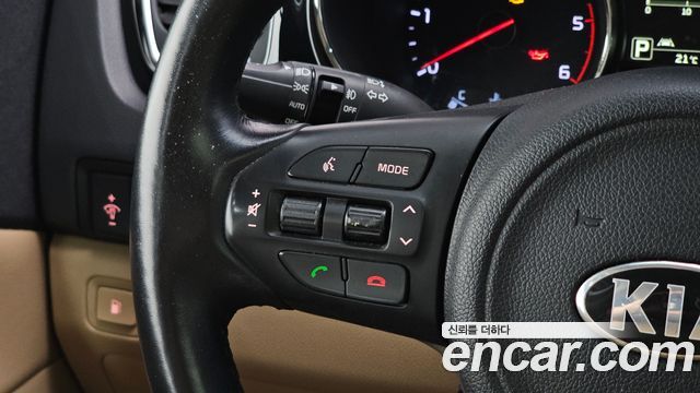 Kia Canival 2016 — photo 25