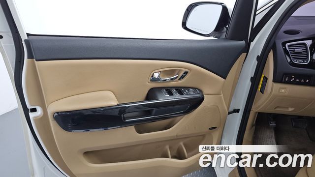 Kia Canival 2016 — photo 14