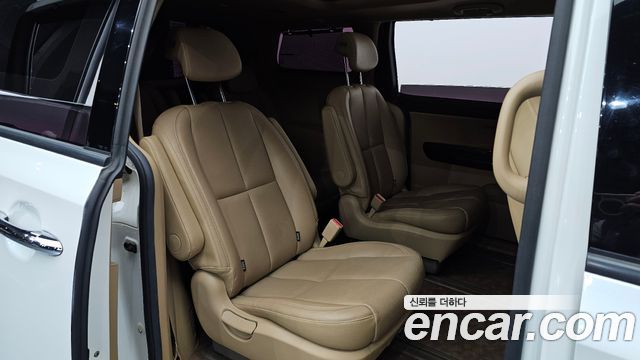 Kia Canival 2016 — photo 16