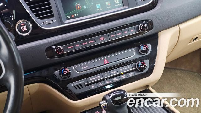 Kia Canival 2016 — photo 31