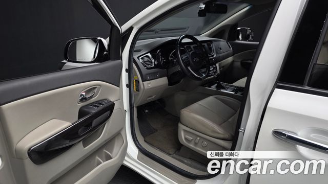 Kia Canival 2016 — photo 13