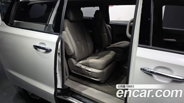 Kia Canival 2016 — photo 18