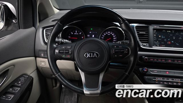 Kia Canival 2016 — photo 19