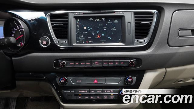 Kia Canival 2016 — photo 20