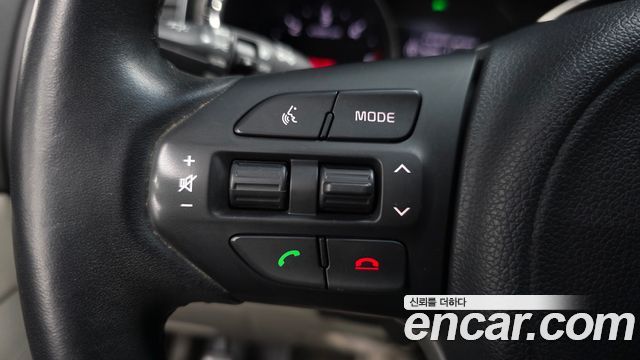 Kia Canival 2016 — photo 24