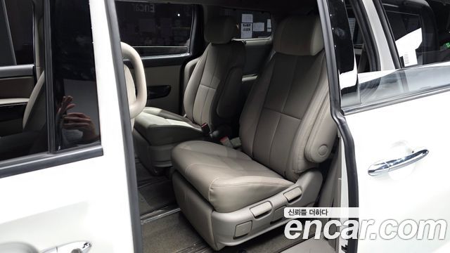 Kia Canival 2016 — photo 16