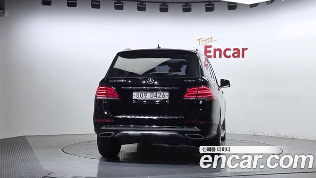 Mercedes-Benz GLE-Class 2016 — photo 4