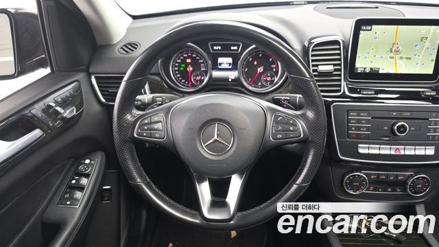 Mercedes-Benz GLE-Class 2016 — photo 13