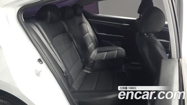 Hyundai AVANTE 2020 — photo 12