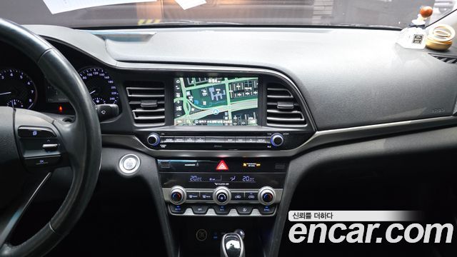 Hyundai AVANTE 2020 — photo 14
