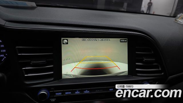 Hyundai AVANTE 2020 — photo 16