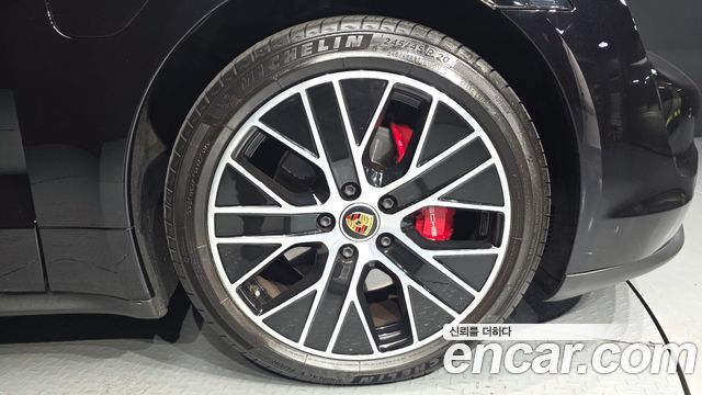 Porsche Taycan 2021 — photo 7