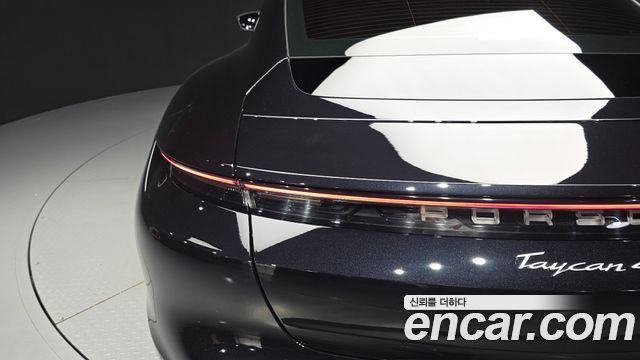 Porsche Taycan 2021 — photo 9