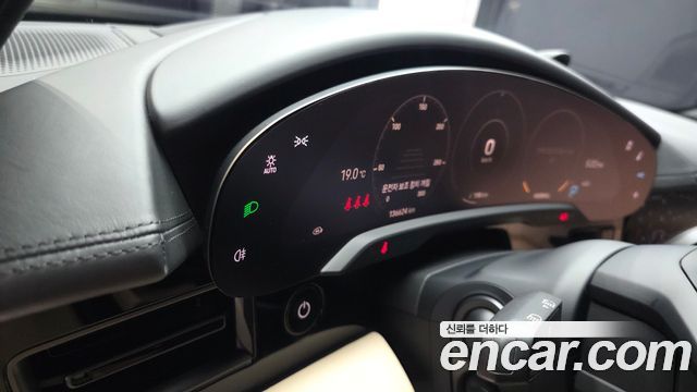 Porsche Taycan 2021 — photo 27