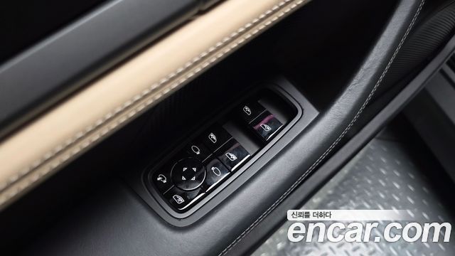 Porsche Taycan 2021 — photo 32