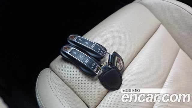 Porsche Taycan 2021 — photo 33