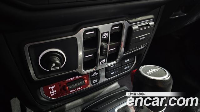Jeep Gladiator 2021 — photo 16