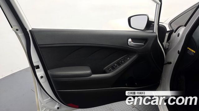 Kia K3 2018 — photo 14