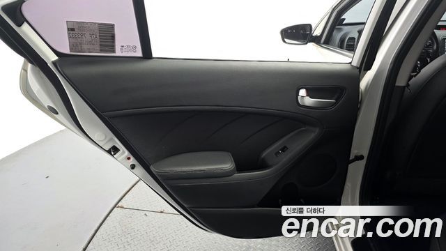 Kia K3 2018 — photo 15