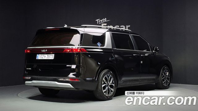 Kia Canival 2023 — photo 2
