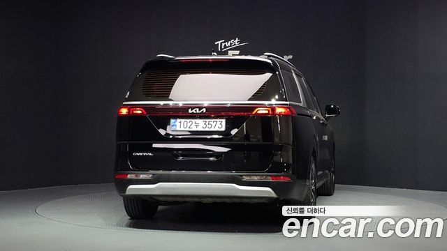 Kia Canival 2023 — photo 4