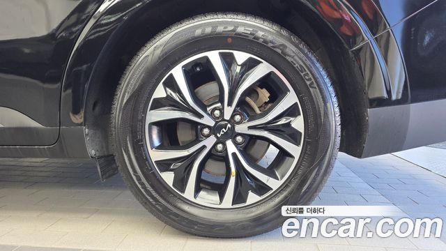 Kia Canival 2023 — photo 7