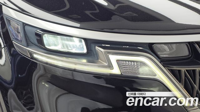 Kia Canival 2023 — photo 8