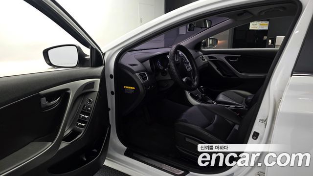 Hyundai AVANTE 2016 — photo 10
