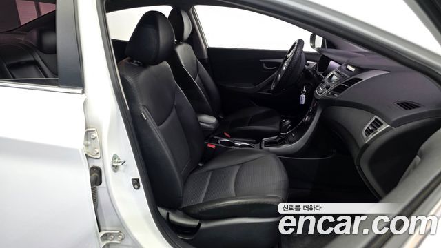 Hyundai AVANTE 2016 — photo 11