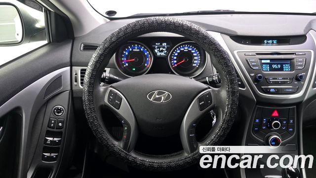 Hyundai AVANTE 2016 — photo 13